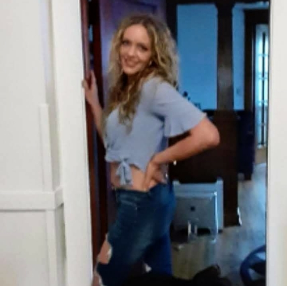 Meet your Posher, Cali - Picture 3 of 4